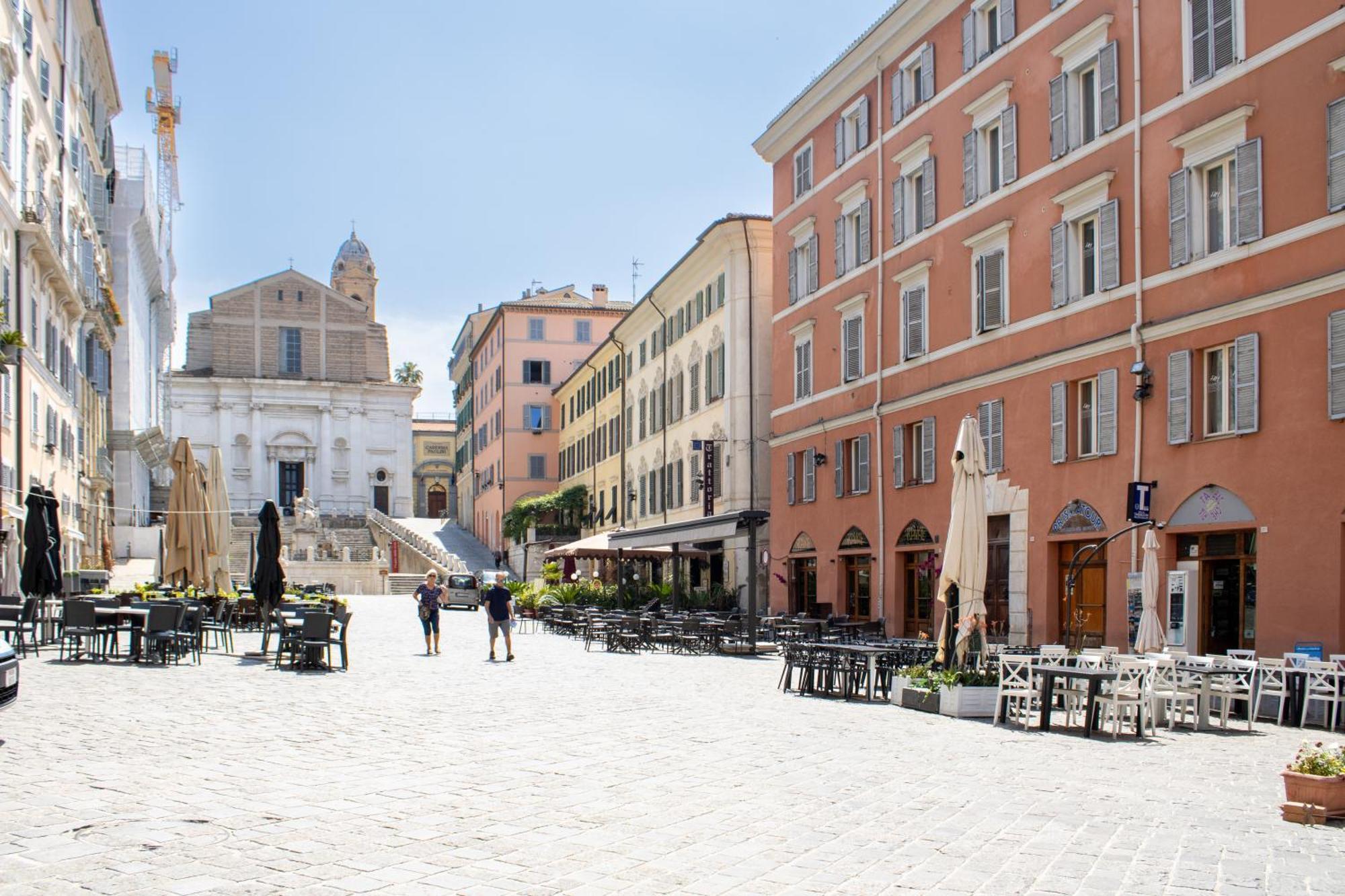 Palazzo Tancredi Apartment Ancona Bagian luar foto
